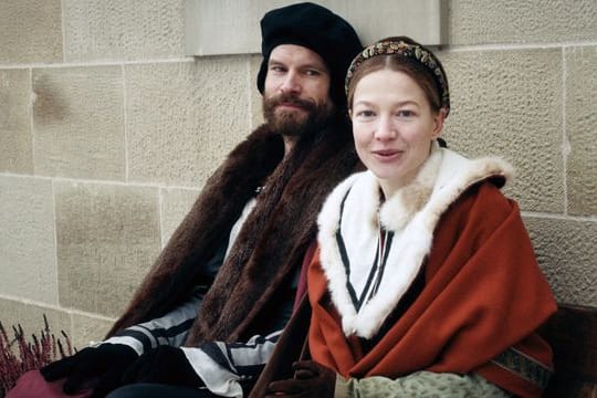 Albrecht Dürer (Wanja Mues) und seine Frau Agnes (Hannah Herzsprung) in einer Szene des Dokudramas "Dürer" (undatierte Filmszene).