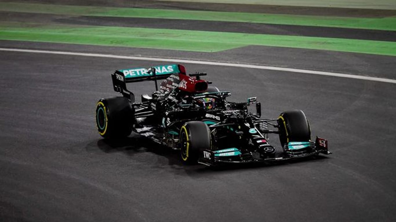 Geht mit den Bestzeiten aus dem Freitagstraining in die Qualifikation: Lewis Hamilton.