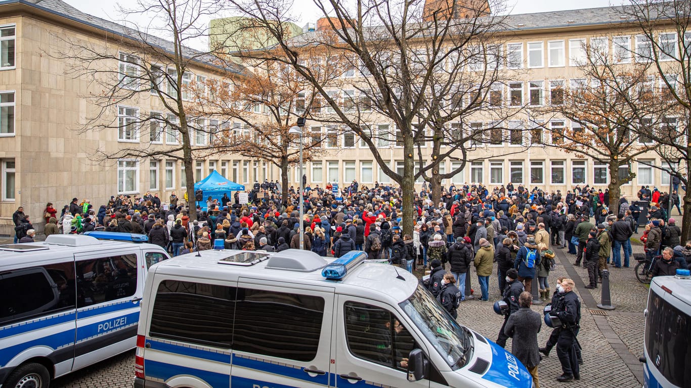 Kundgebung der AfD in Hannover: Etwa 500 Menschen nahmen an der Demonstration teil.