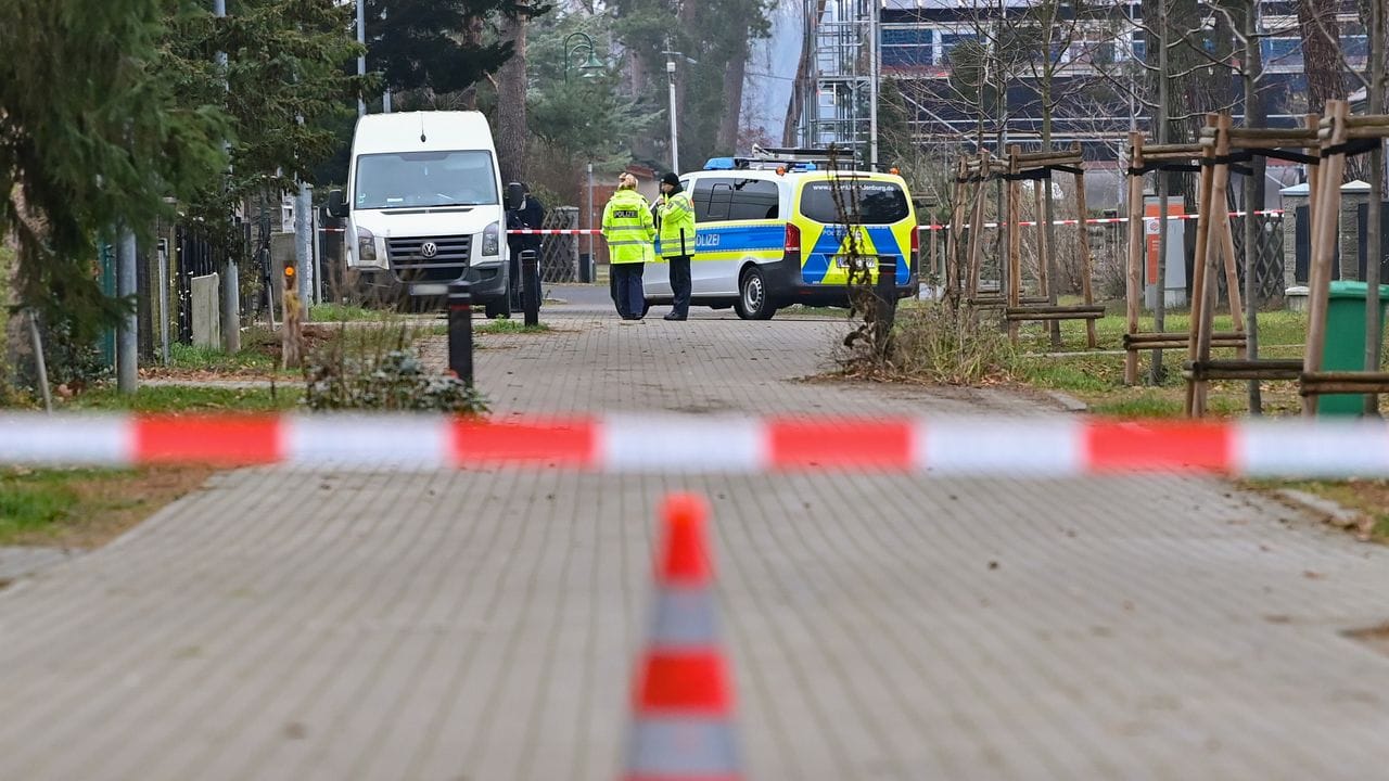 In der Stadt Königs Wusterhausen im Landkreis Dahme-Spreewald wurden fünf Tote entdeckt.