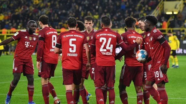 Die Bayern bauen ihren Vorsprung an der Tabellenspitze aus.
