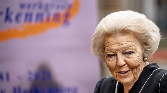 Prinzessin Beatrix im November in Den Haag.