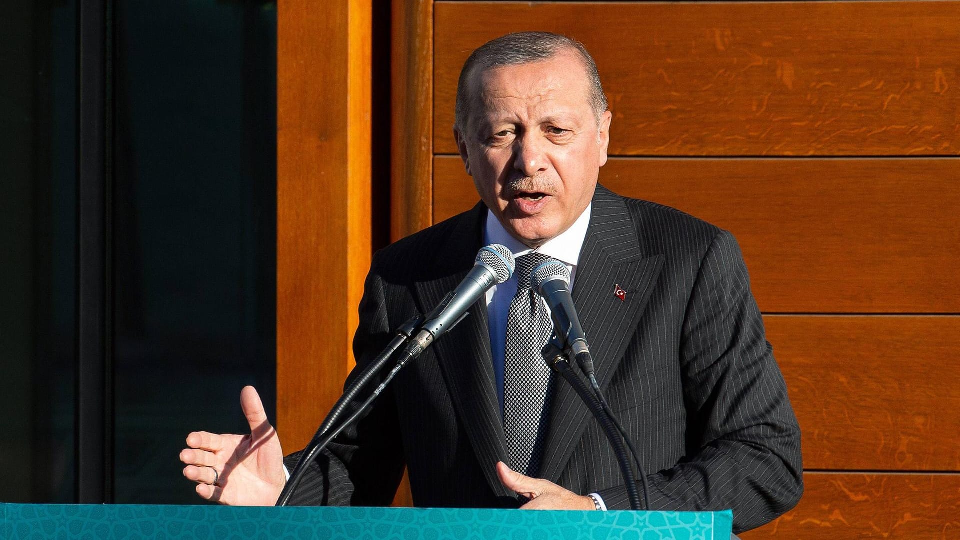 Recep Tayyip Erdoğan: Er ist seit 2014 Präsident der Türkei und hoch umstritten. Recep Tayyip Erdoğan: Er ist seit 2014 Präsident der Türkei und hoch umstritten.