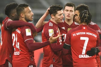 Münchens Robert Lewandowski wird als Doppelpacker zum Matchwinner gegen den BVB. Dayot Upamecano muss auf die Zähne beißen. Doch ein Star taucht ab. Der FC Bayern in der Einzelkritik