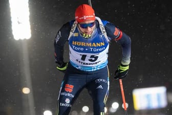Benedikt Doll geht bei der ersten Biathlon-Verfolgung des Olympia-Winters als 14.