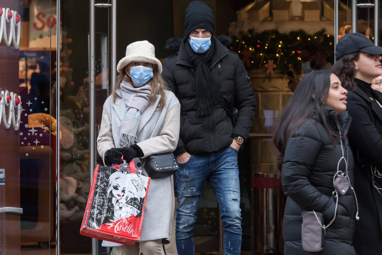 Weihnachts-Shopping in London (Symbolbild): In Großbritannien drohen zum Weihnachtsfest Engpässe. Weihnachts-Shopping in London (Symbolbild): In Großbritannien drohen zum Weihnachtsfest Engpässe.