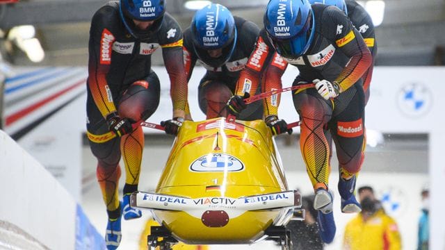 Am Start: Francesco Friedrich, Thorsten Margis, Candy Bauer und Alexander Schüller aus Deutschland schieben an. Am Start: Francesco Friedrich, Thorsten Margis, Candy Bauer und Alexander Schüller aus Deutschland schieben an.