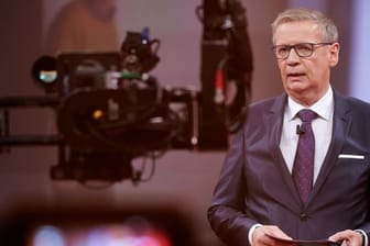 Günther Jauch moderiert zum letzten Mal den RTL-Jahresrückblick "Menschen, Bilder, Emotionen".