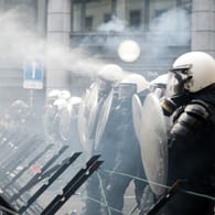 Ausschreitungen in Brüssel: Die Polizei setzte Tränengas ein.