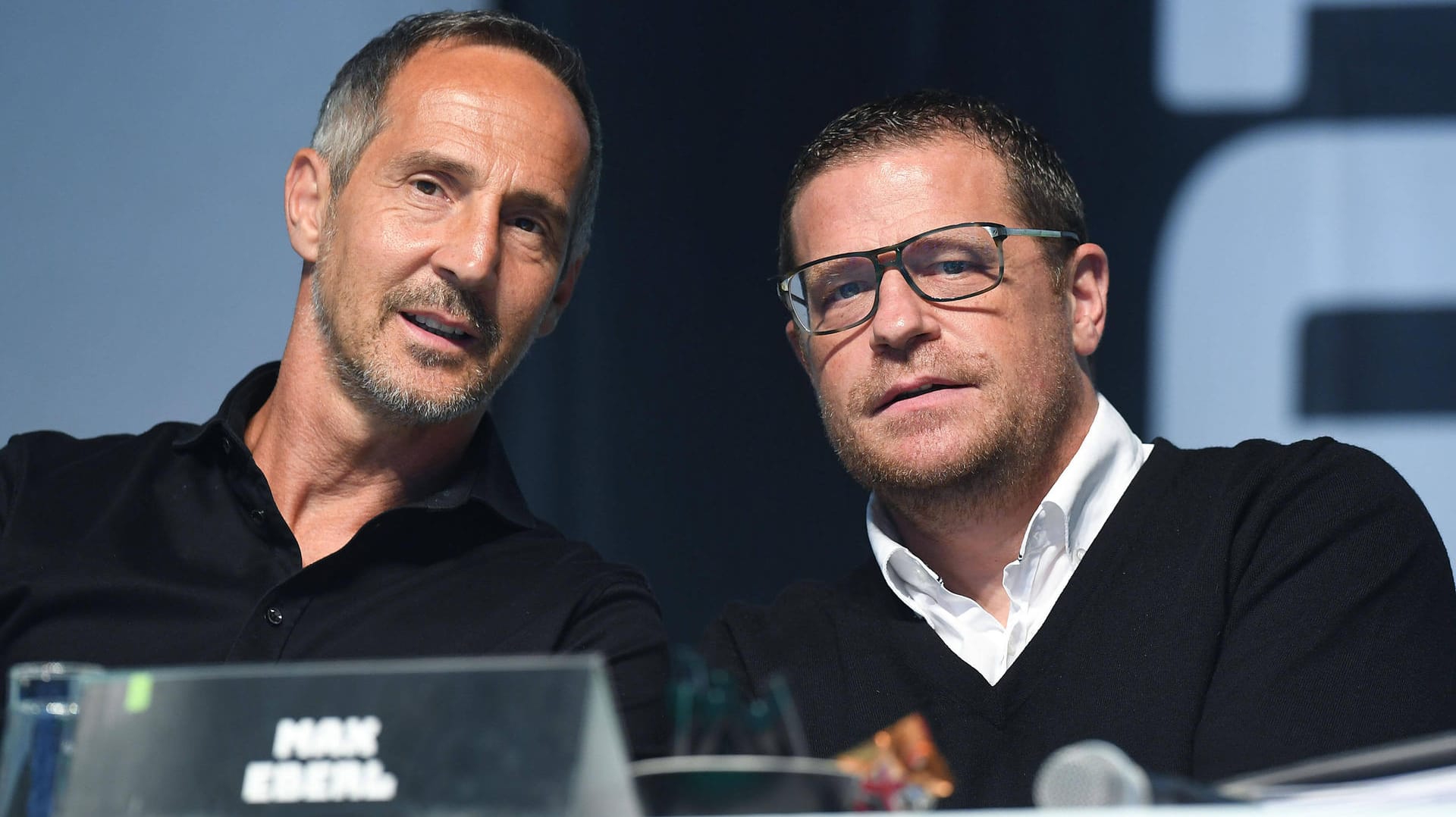 Adi Hütter (l.) und Max Eberl: Trotz den jüngsten Niederlagen wollen Gladbach-Trainer und -Manager weiter zusammenarbeiten.