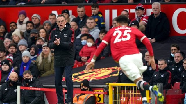 United-Trainer Ralf Rangnick ist von der Stimmung im Old Trafford begeistert. United-Trainer Ralf Rangnick ist von der Stimmung im Old Trafford begeistert.