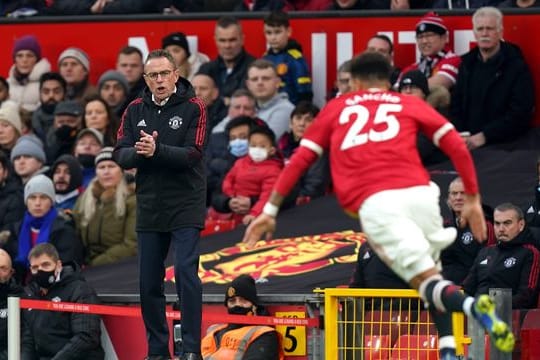 United-Trainer Ralf Rangnick ist von der Stimmung im Old Trafford begeistert.