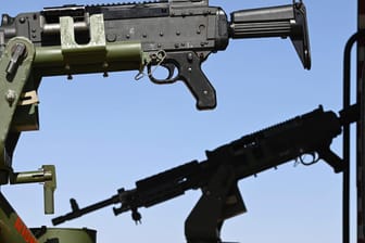 Ein Maschinengewehr (Symbolbild): Die Rüstungsindustrie hat 2020 ihre Umsätze gesteigert.