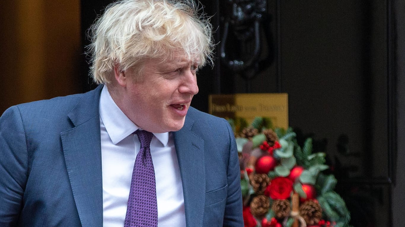 Boris Johnson vor seinem Dienstsitz in London (Archivbild): Der britische Premier hat Drogenkonsumenten den Kampf angesagt.
