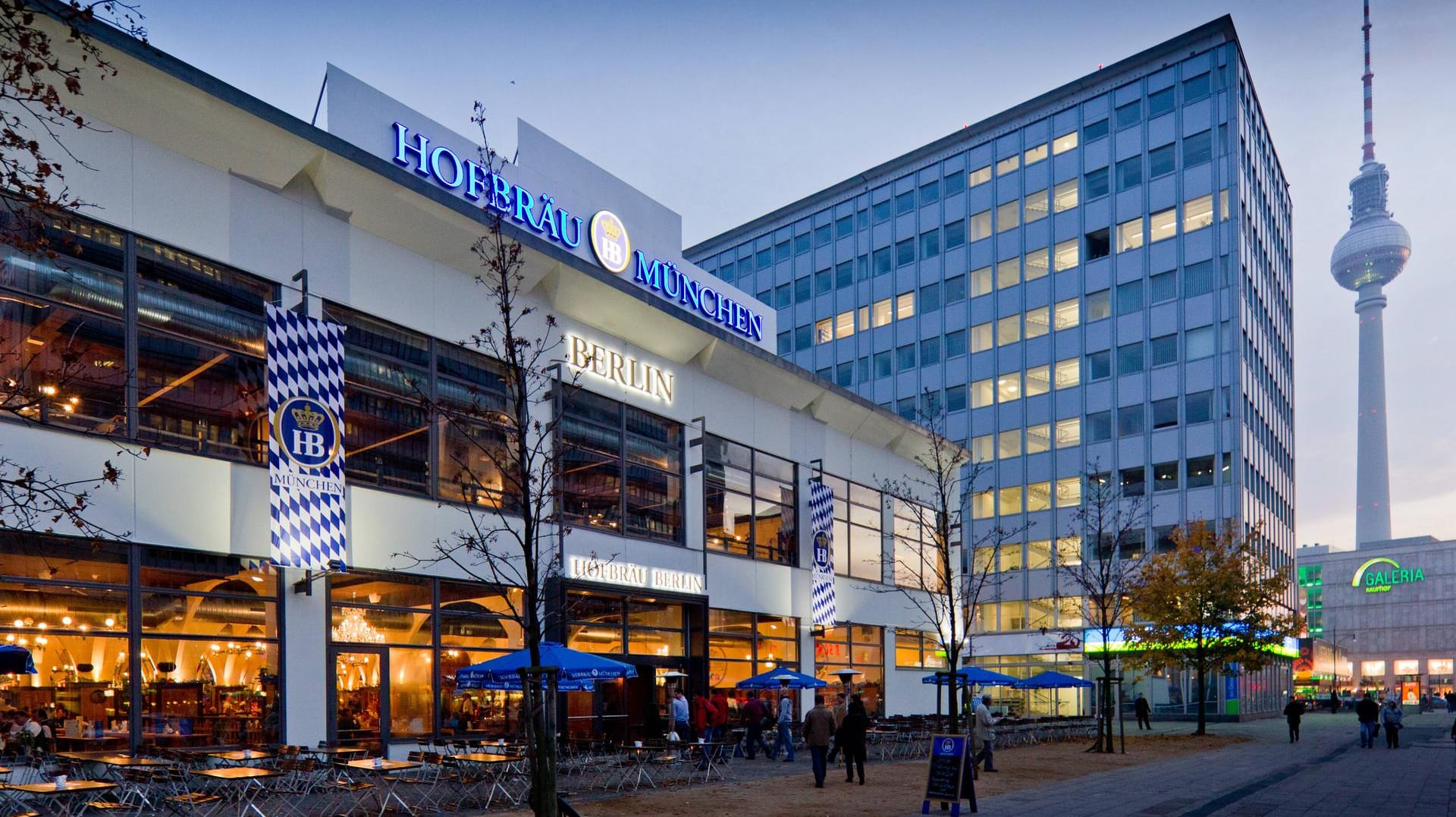 Das Hofbräuhaus in Berlin (Archivbild): Hier sollen Obdachlose Schutz finden.