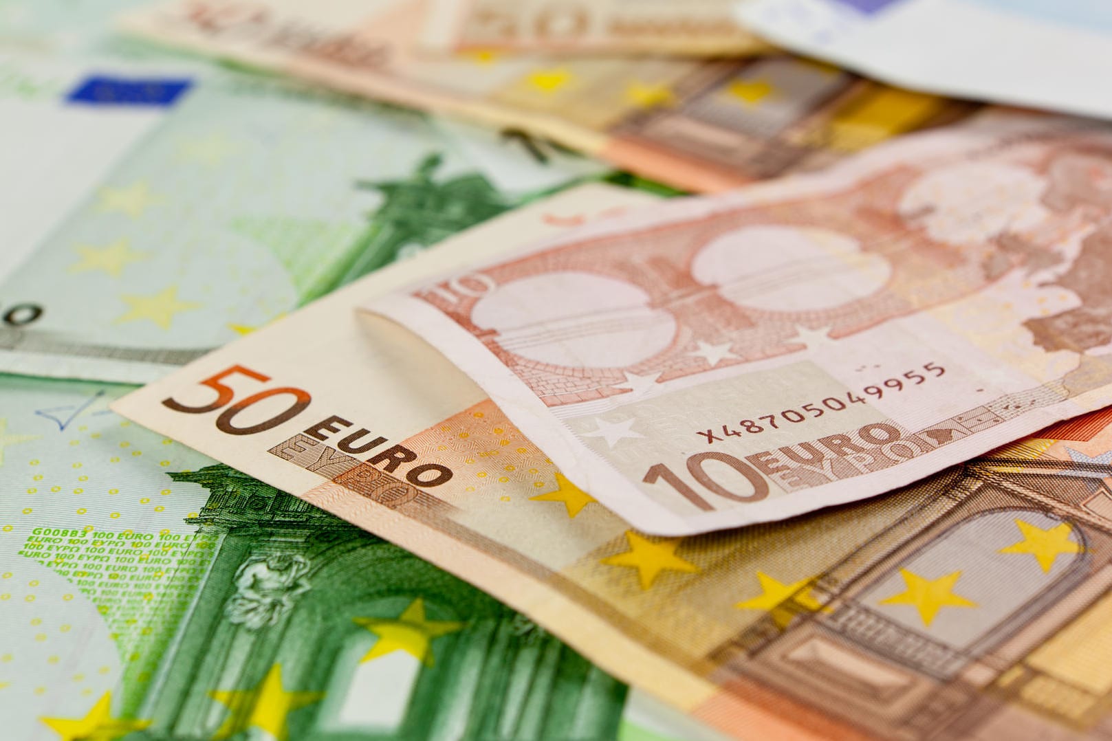 Altbekannt: Das Design der Euro-Banknoten ist seit zwanzig Jahren zurückhaltend, das könnte sich in Zukunft ändern.