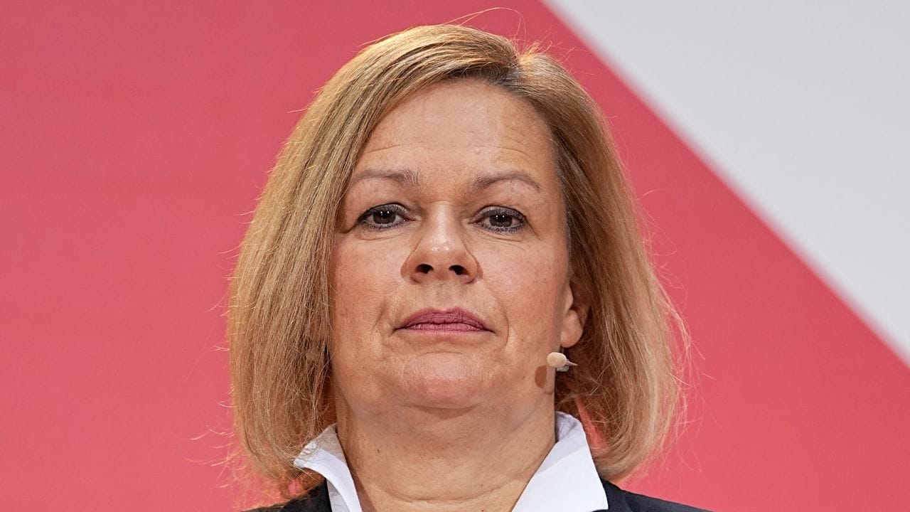 Nancy Faeser (SPD), designierte Bundesministerin des Innern, bei der Vorstellung der SPD-Minister und -Ministerinnen durch den designierten Bundeskanzler Scholz (SPD), im Willy-Brandt-Haus.