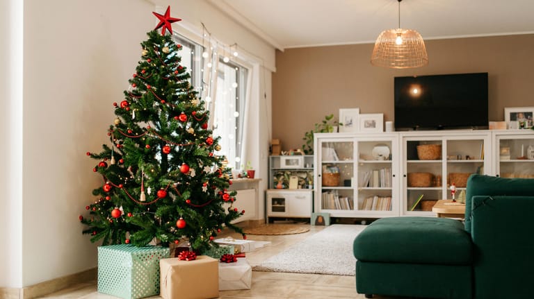 Künstliche Weihnachtsbäume: Die besten Modelle für ein besinnliches Weihnachtsfest.
