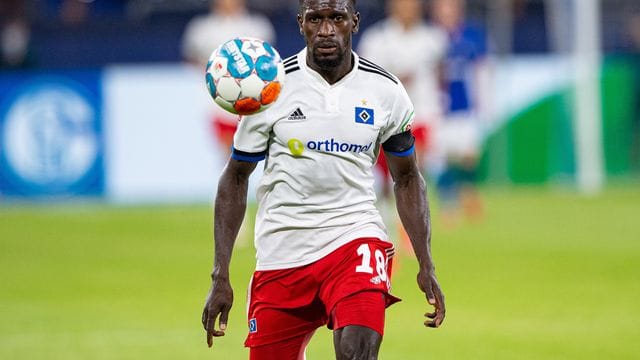Soll unter anderem gegen das Aufenthaltsgesetz verstoßen haben: HSV-Profi Bakery Jatta muss vor Gericht. Soll unter anderem gegen das Aufenthaltsgesetz verstoßen haben: HSV-Profi Bakery Jatta muss vor Gericht.