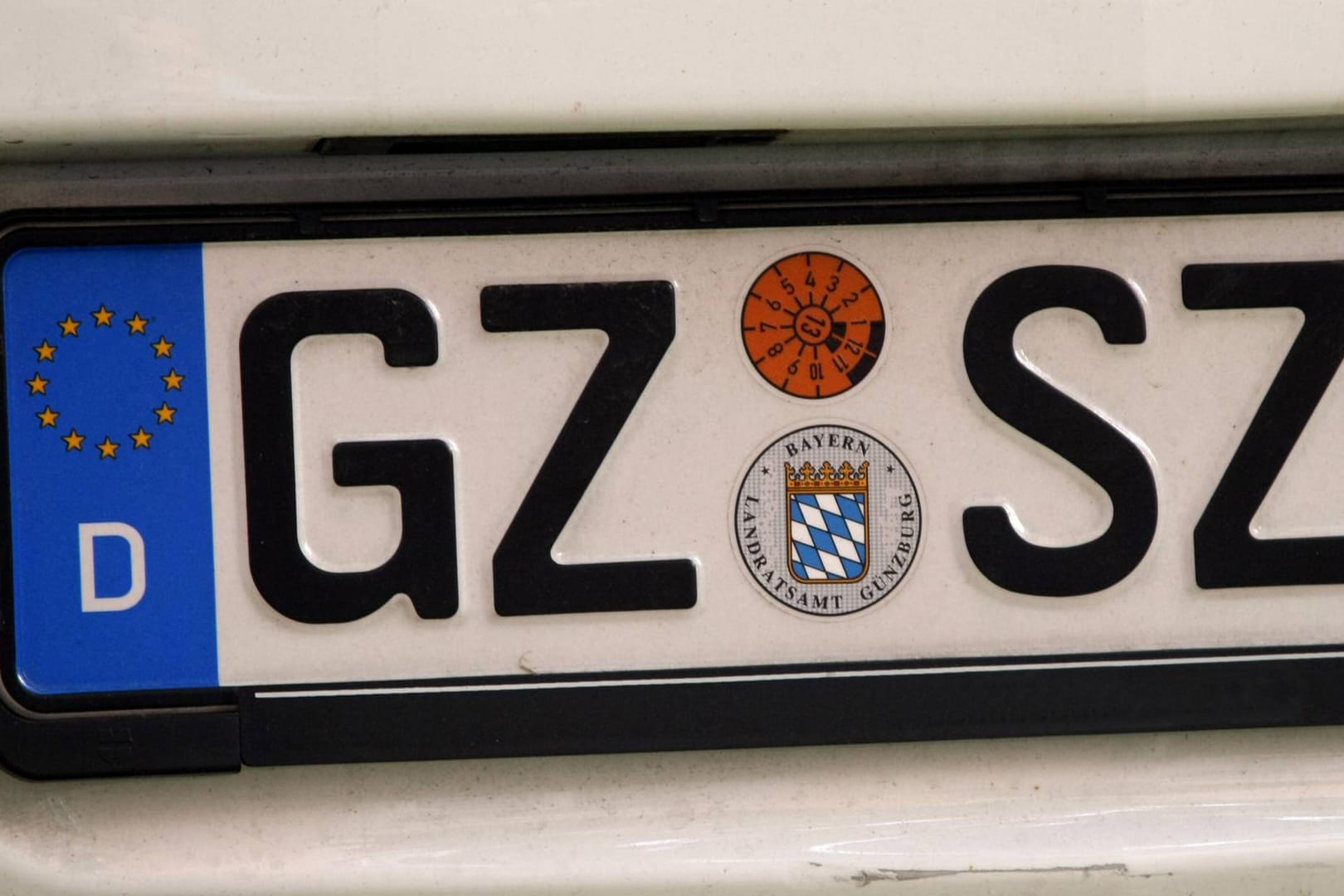 Lieblingsserie auf dem Nummernschild: Kürzel wie GZSZ ("Gute Zeiten, schlechte Zeiten") sind erlaubt. Was gegen die guten Sitten verstößt, ist hingegen verboten.