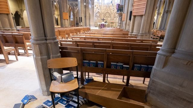 Unbekannte verwüsten Kirche in Stuttgart