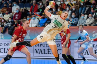 Handball-WM 2021: Die DHB-Frauen gewannen knapp gegen Ungarn.
