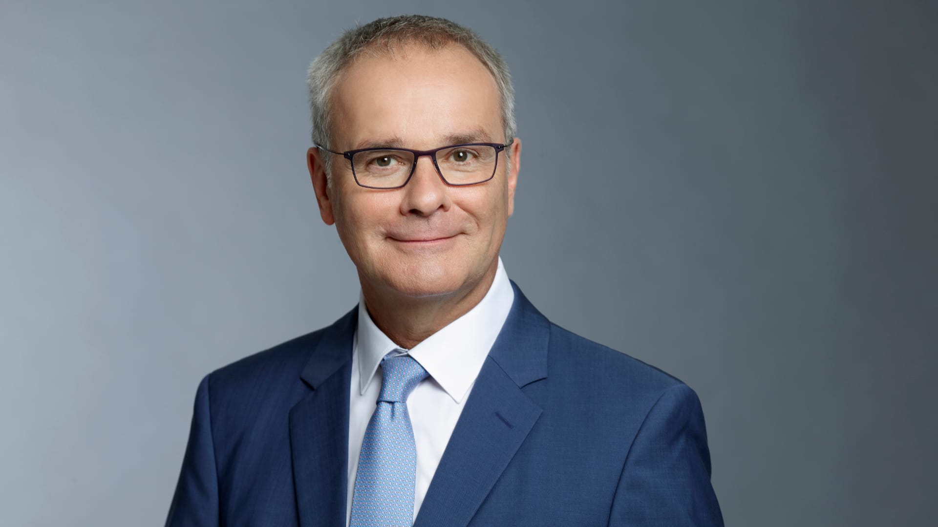 Helmut Dedy ist Hauptgeschäftsführer des Deutschen Städtetags. Der Verband vertritt die Interessen der Städte unter anderem gegenüber der Bundesregierung, dem Bundestag, dem Bundesrat und der Europäischen Kommission.