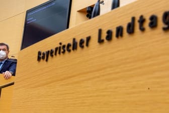 Bayerischer Landtag berät über schärfere Corona-Regeln