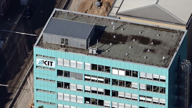Bevor die neue Regierung wie angekündigt dauerhaft digitale Hauptversammlungen ermöglicht, müssen aus Sicht einer IT-Sicherheitsexpertin vom KIT wichtige Fragen geklärt werden. Bevor die neue Regierung wie angekündigt dauerhaft digitale Hauptversammlungen ermöglicht, müssen aus Sicht einer IT-Sicherheitsexpertin vom KIT wichtige Fragen geklärt werden.