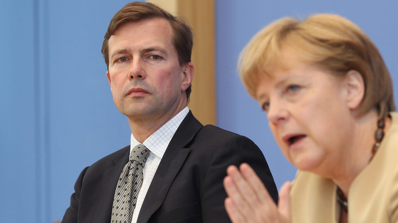Steffen Seibert und Angela Merkel: Elf Jahre lang waren sie ein unzertrennliches Duo auf der öffentlichen Bühne der deutschen Regierungsmacht.