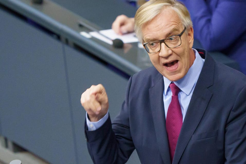 Linken-Politiker Bartsch bei einer Rede im Bundestag: "Es ist grotesk."