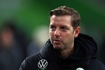 Wolfsburgs Trainer Florian Kohfeldt braucht mit seinem Team einen Sieg.