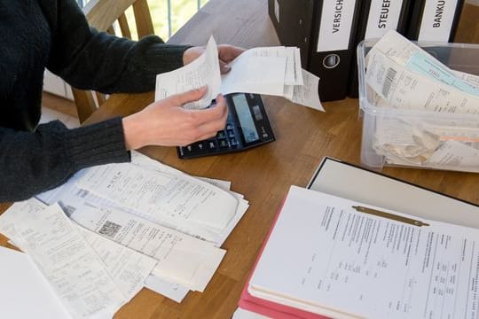 Zum Jahreswechsel kann wieder im Archiv aufgeräumt werden: Alte Unterlagen dürfen nach bestimmten Fristen entsorgt werden. Zum Jahreswechsel kann wieder im Archiv aufgeräumt werden: Alte Unterlagen dürfen nach bestimmten Fristen entsorgt werden.