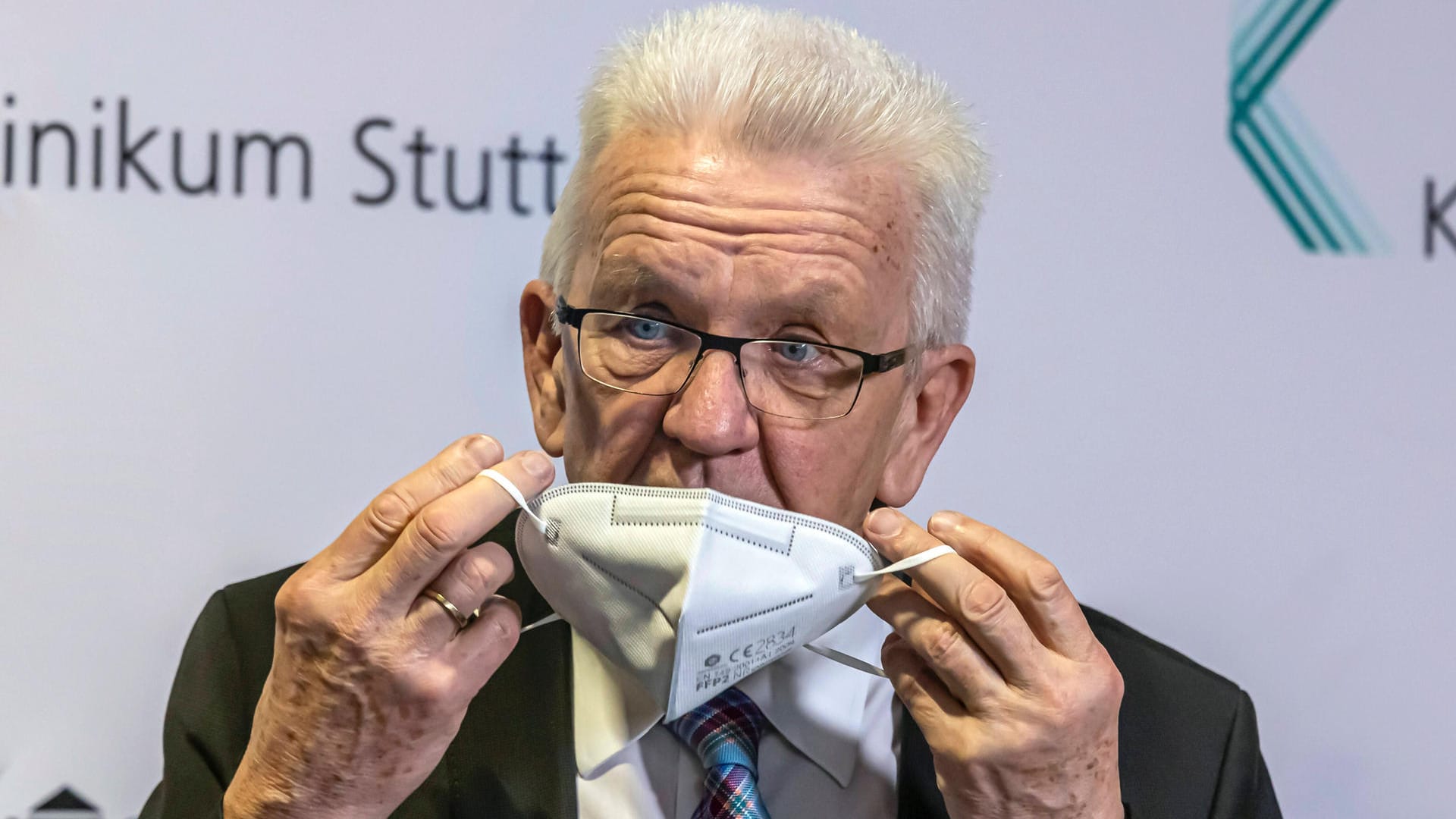 Winfried Kretschmann ließ sich als erster Ministerpräsident impfen – mit Astrazeneca (Archivbild): Dass es immer noch viele Ungeimpfte gibt, besorgt den Regierungschef. Winfried Kretschmann ließ sich als erster Ministerpräsident impfen – mit Astrazeneca (Archivbild): Dass es immer noch viele Ungeimpfte gibt, besorgt den Regierungschef.
