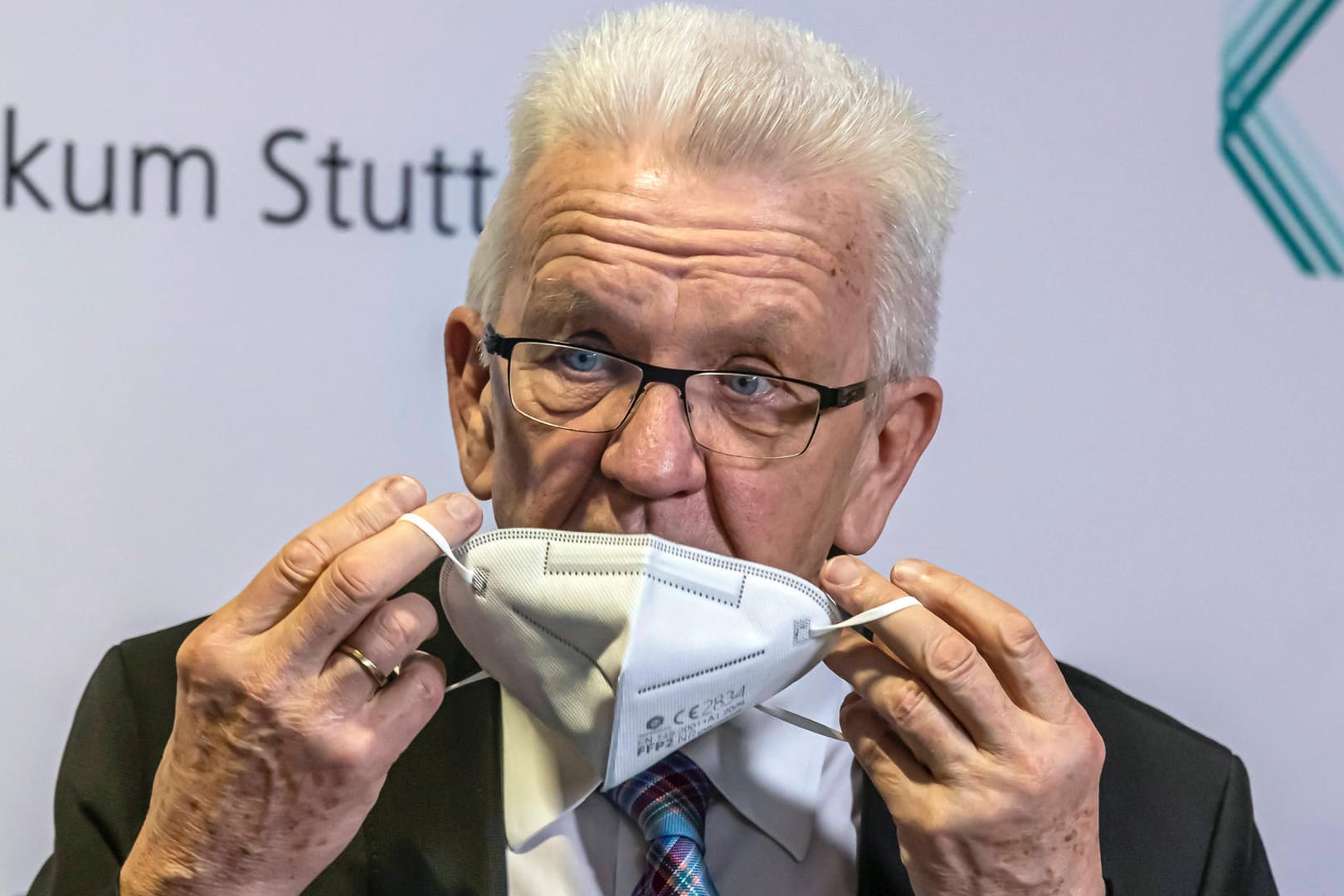Winfried Kretschmann ließ sich als erster Ministerpräsident impfen – mit Astrazeneca (Archivbild): Dass es immer noch viele Ungeimpfte gibt, besorgt den Regierungschef.