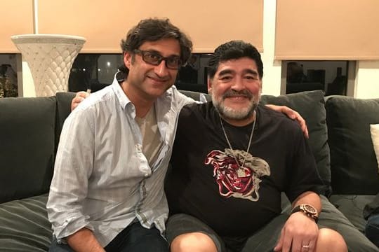 Diego Maradona mit Regisseur Asif Karpadia.