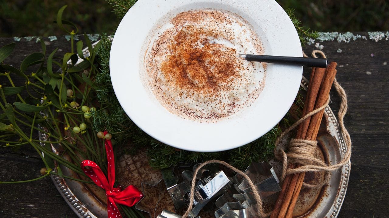 Mit Milchreis samt Zucker und Zimt kommt man in Finnland bereits am Morgen des 24.