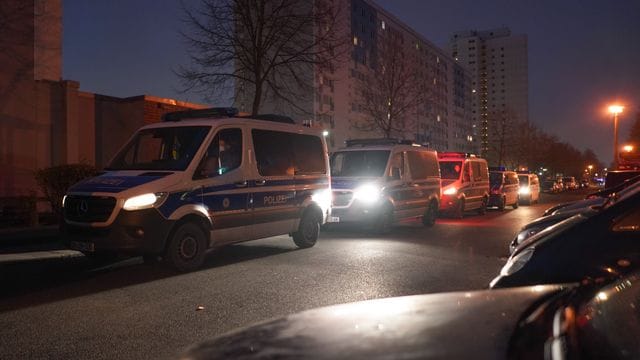 Razzien gegen Schleuserbande