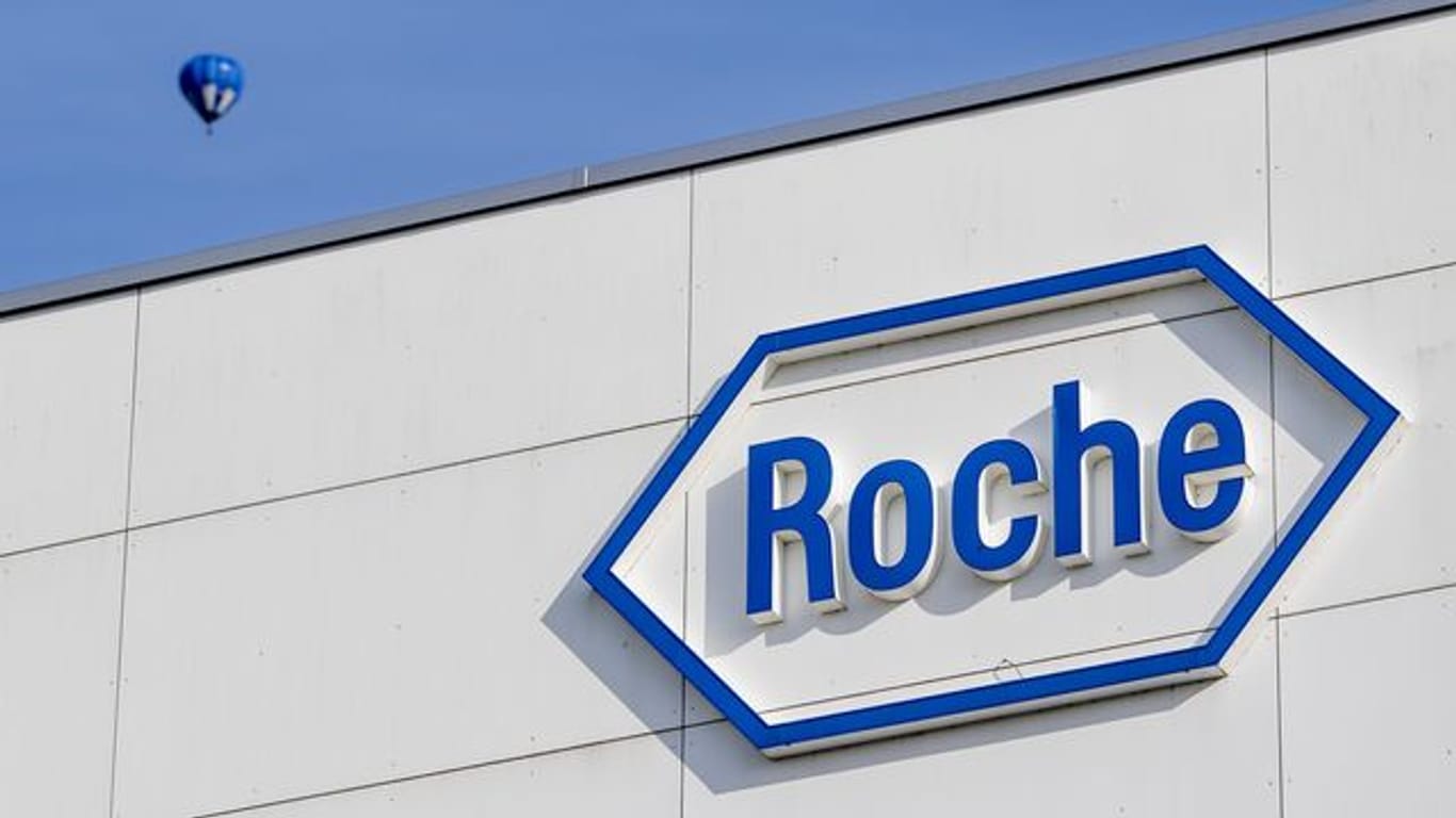 Das Pharmaunternehmen Roche hat für sein Covid-19-Medikament Roactemra die EU-Zulassung erhalten.