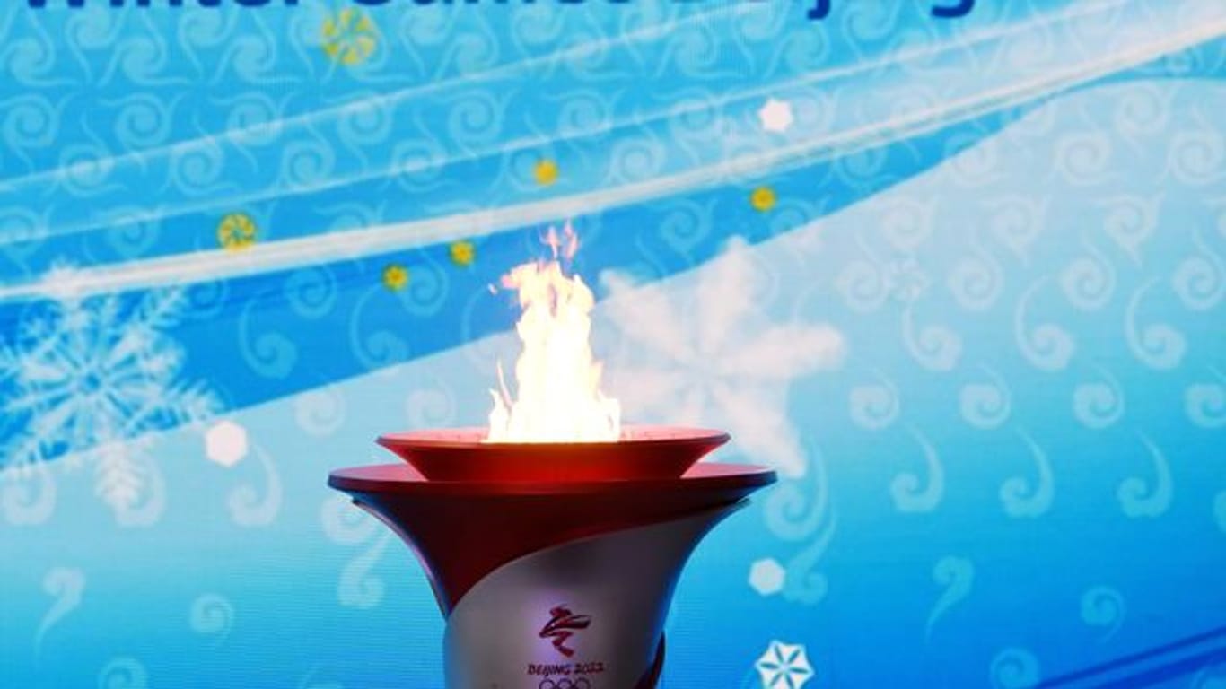 Das Olympische Feuer brennt in Peking.