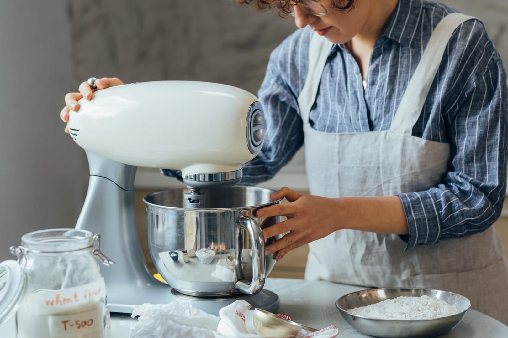 Eine gute Küchenmaschine ersetzt gleich mehrere Küchengeräte und ist deshalb besonders praktisch.