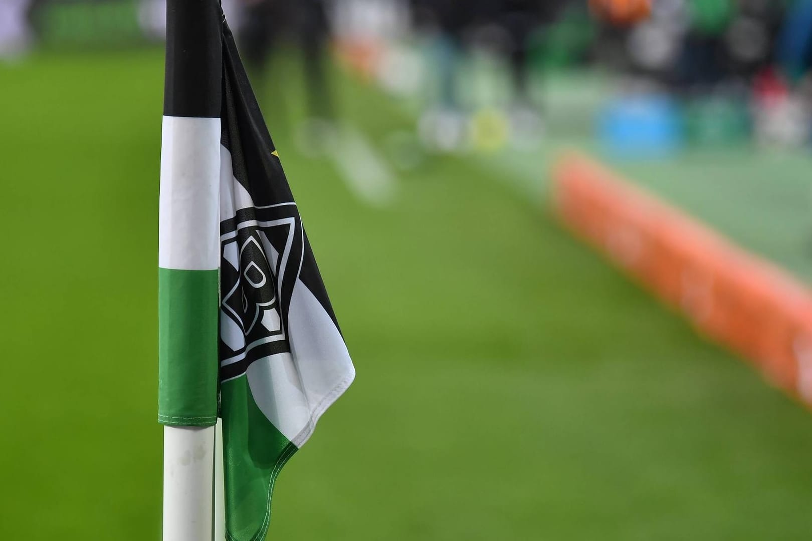 Borussia Mönchengladbach: Beim Bundesligist wurde ein Mitarbeiter wegen des Verdachts Impfausweis-Fälschung freigestellt.