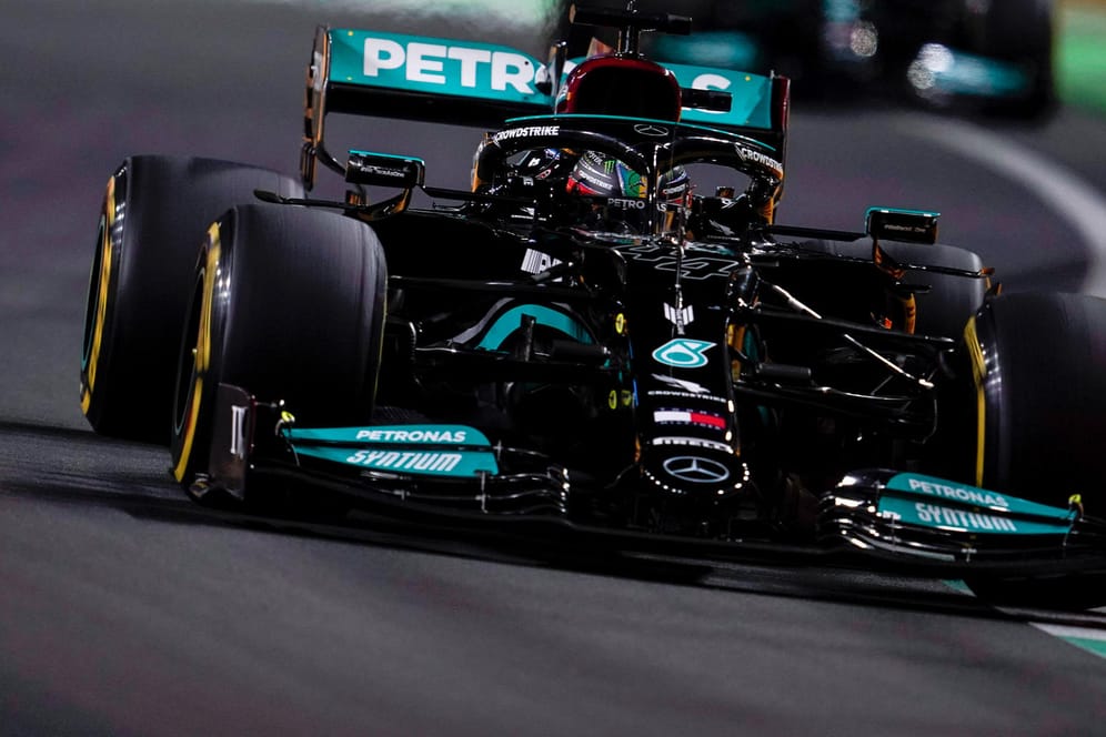 Lewis Hamilton auf der Strecke in Dschiddah: Beim Rennen prangte auf dem Mercedes ein neuer Sponsor (hier nicht zu sehen).