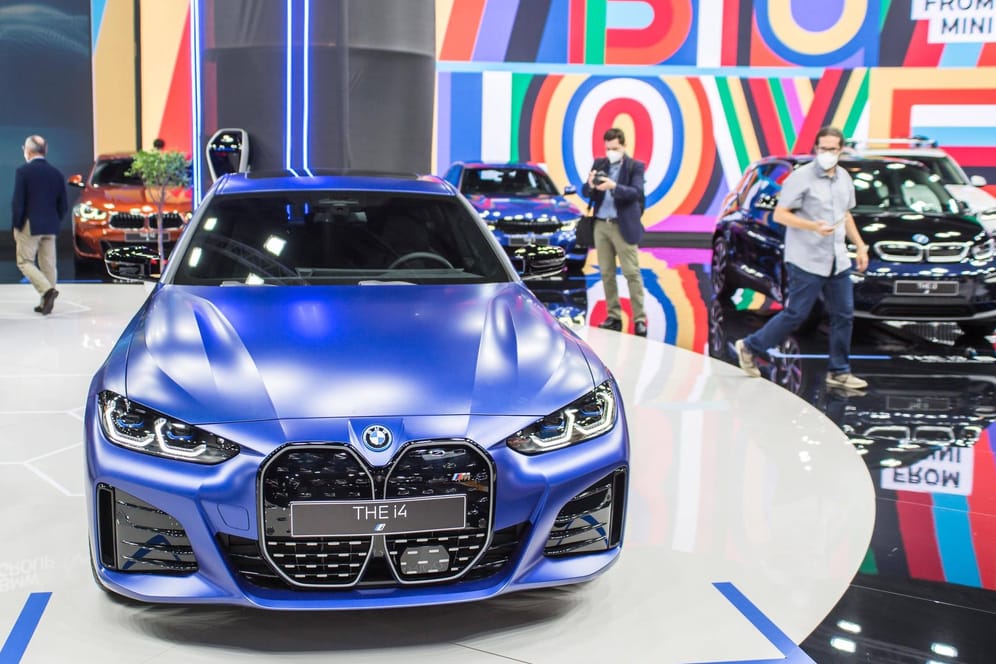 BMW i4: Er wurde im September bei der Automobile Barcelona 2021 vorgestellt.