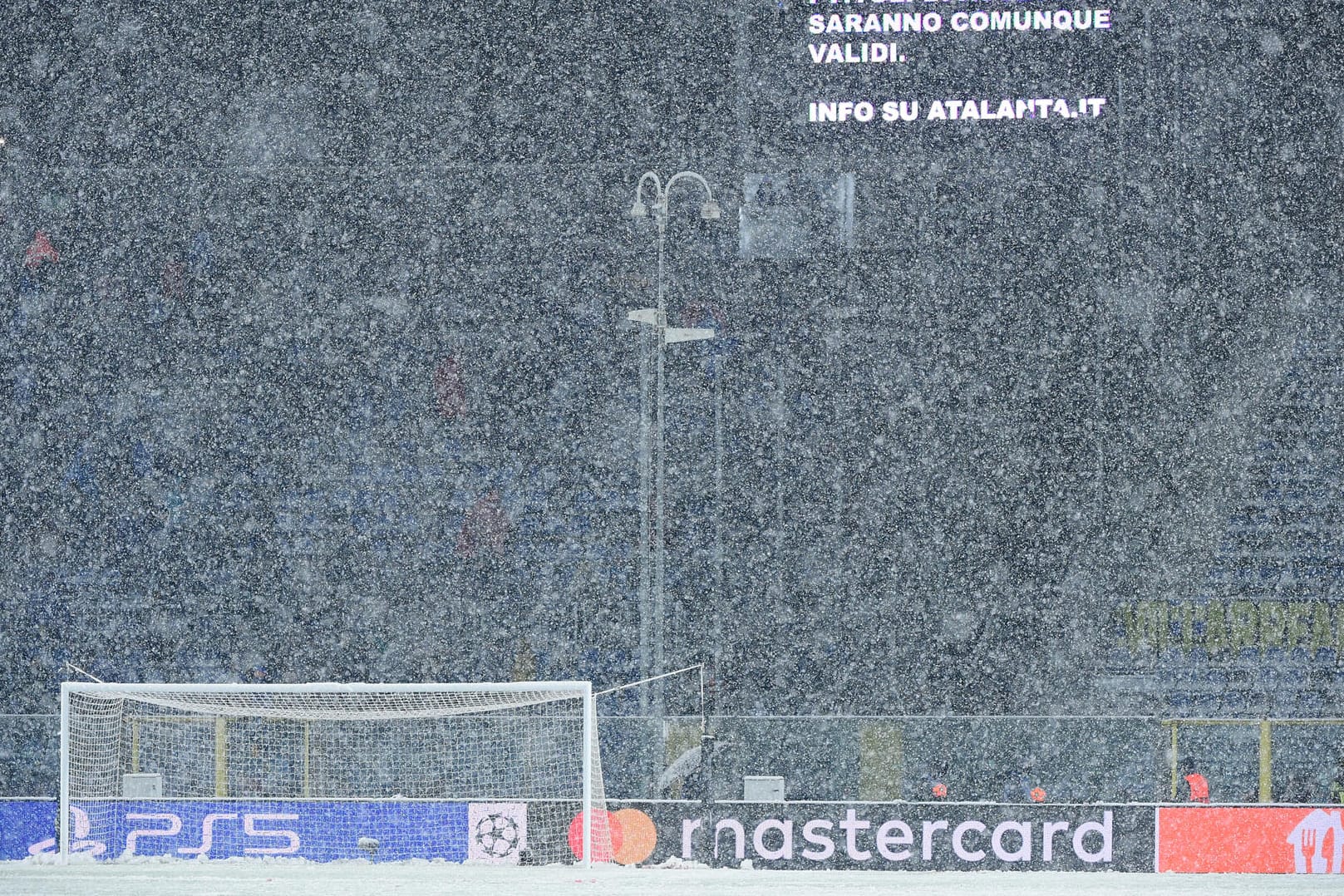 Gewiss Stadium: Starker Schneefall machte das Spiel von Atalanta Bergamo gegen Villarreal unmöglich.