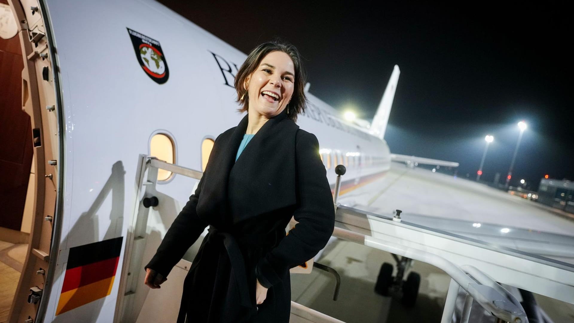 Annalena Baerbock bestieg gestern Abend einen Regierungsflieger Richtung Paris.