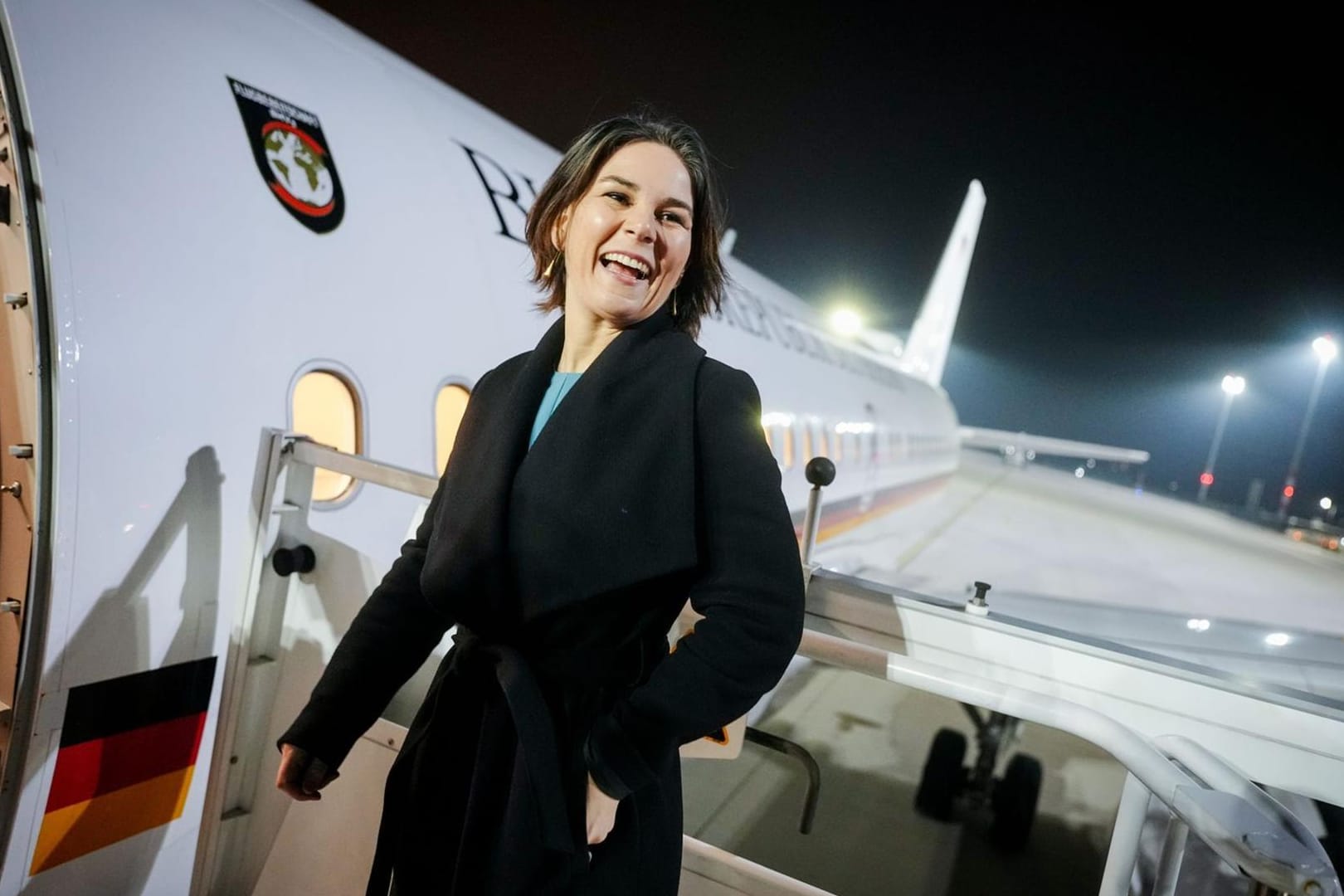 Annalena Baerbock bestieg gestern Abend einen Regierungsflieger Richtung Paris.