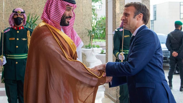 Frankreichs Präsident Macron hofiert den saudischen Kronprinzen Salman.