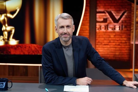 Für seinen neuesten Scoop versuchte "TV Total"-Moderator Sebastian Pufpaff seine optische Ähnlichkeit zu BVB-Trainer Marco Rose zu nutzen.