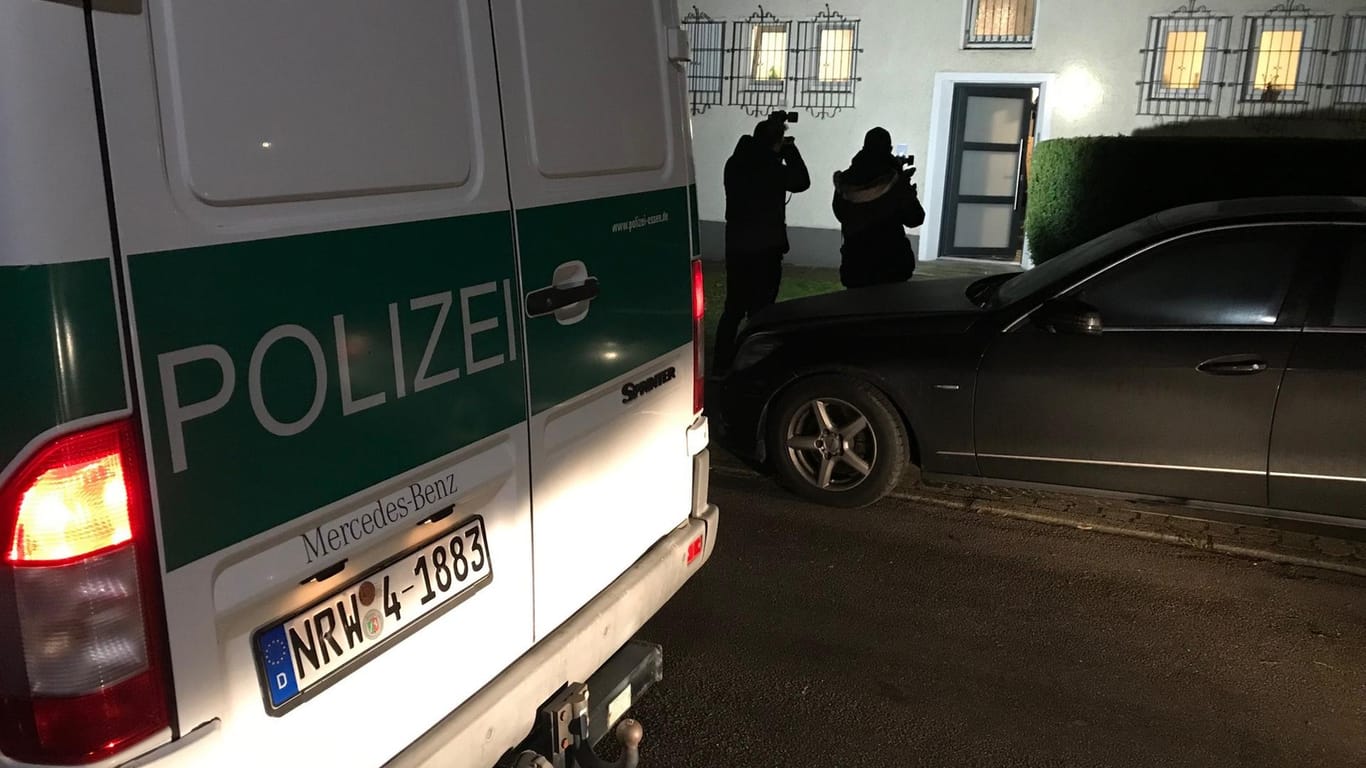 Polizeieinsatz im Rahmen der Razzia: Dieses Foto veröffentlichte die Polizei Oberhausen.
